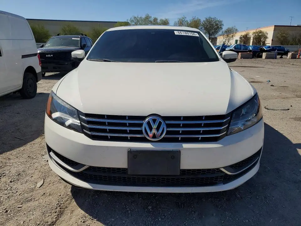 2013 VOLKSWAGEN PASSAT SE  