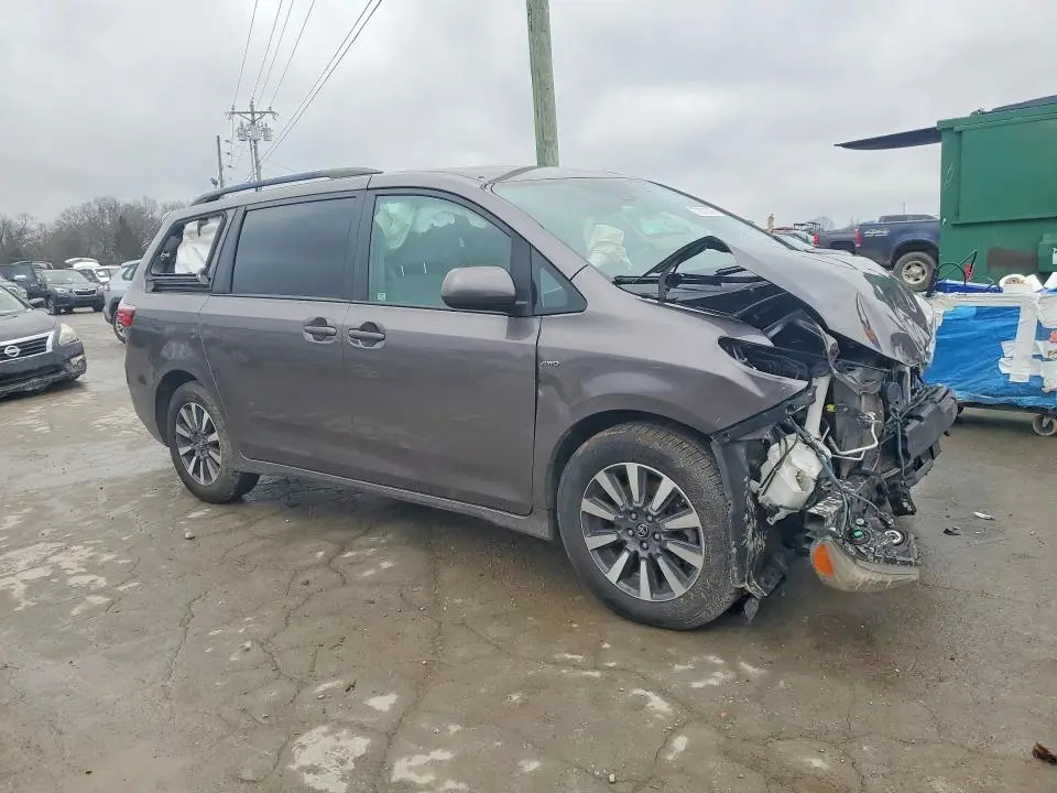 2019 TOYOTA SIENNA LE  
