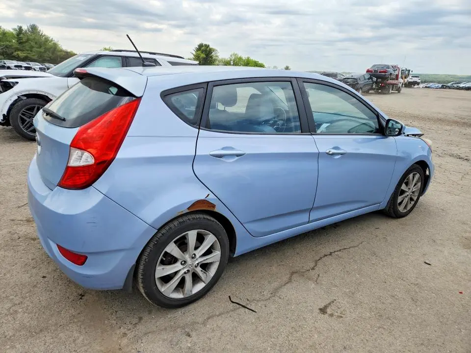 2012 HYUNDAI ACCENT SE  