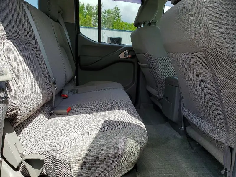 2017 NISSAN FRONTIER SV  