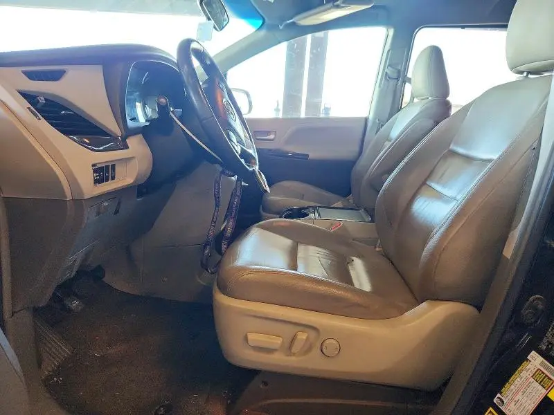 2016 TOYOTA SIENNA XLE PREMIUM 8-PASSENGER  