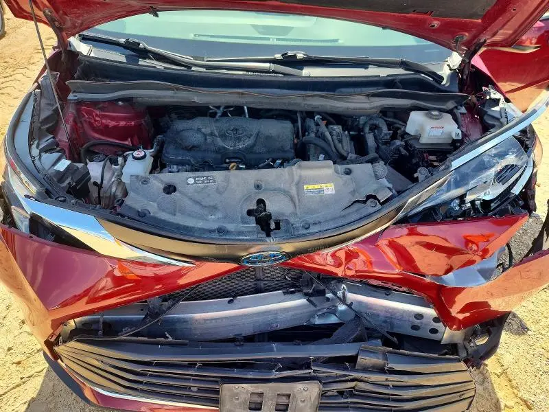 2023 TOYOTA SIENNA XLE  