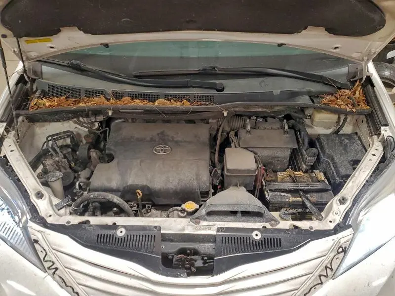 2016 TOYOTA SIENNA LE  