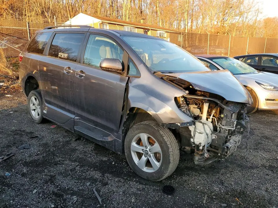 2019 TOYOTA SIENNA LE 8-PASSENGER  