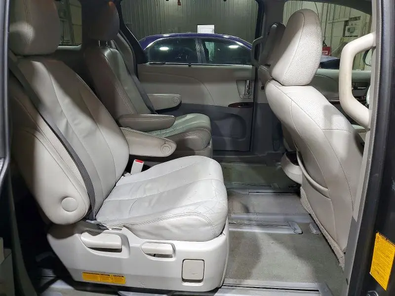 2013 TOYOTA SIENNA XLE 7-PASSENGER  