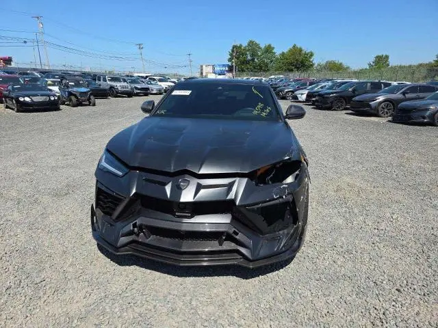 2021 LAMBORGHINI URUS