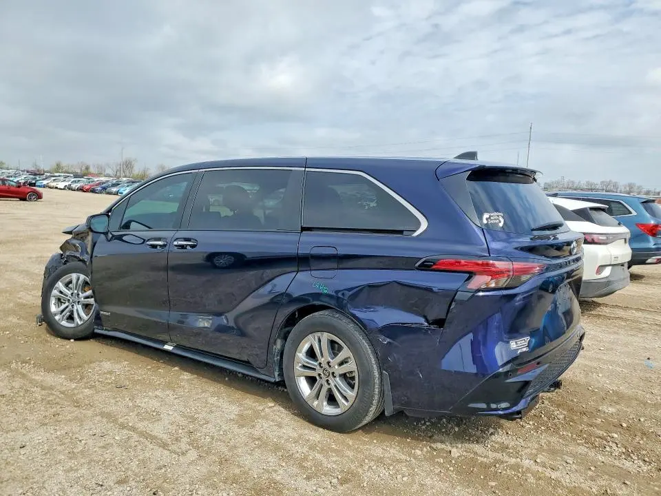 2021 TOYOTA SIENNA XSE  