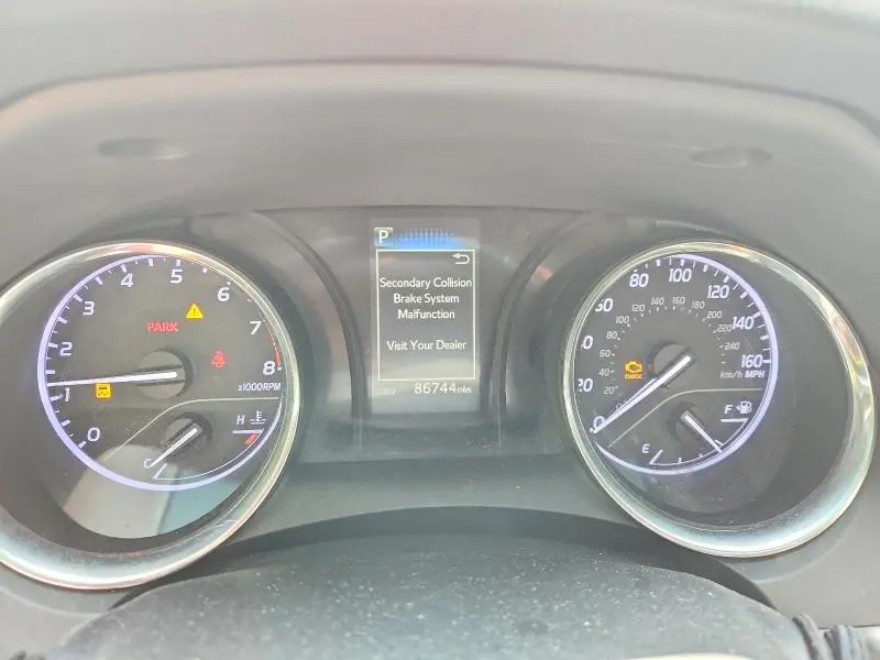 2019 TOYOTA CAMRY SE  