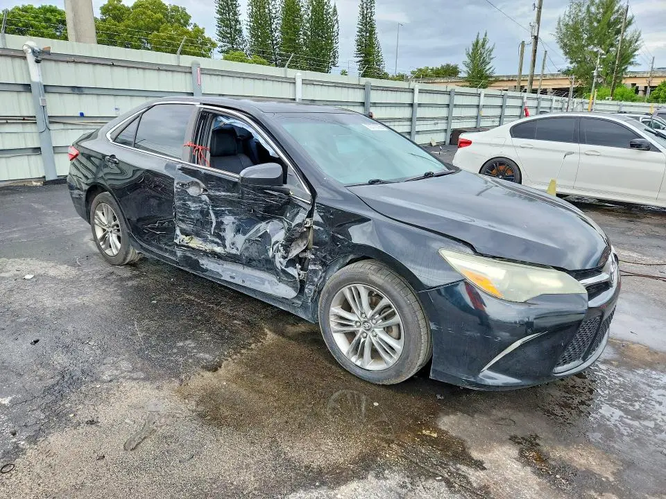 2016 TOYOTA CAMRY SE  