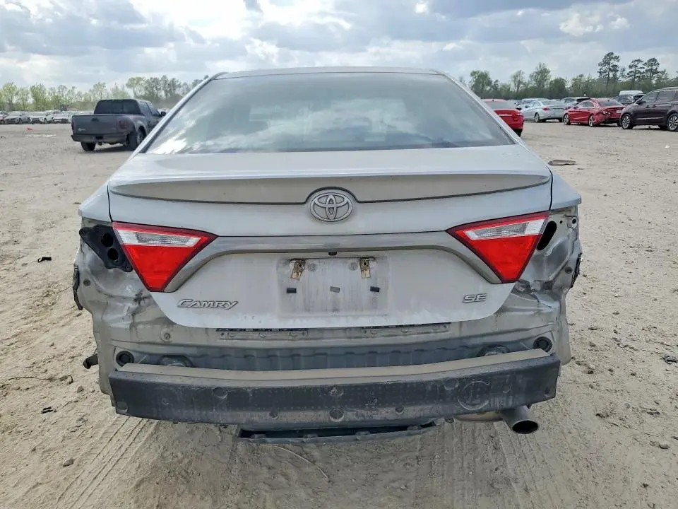 2016 TOYOTA CAMRY SE  