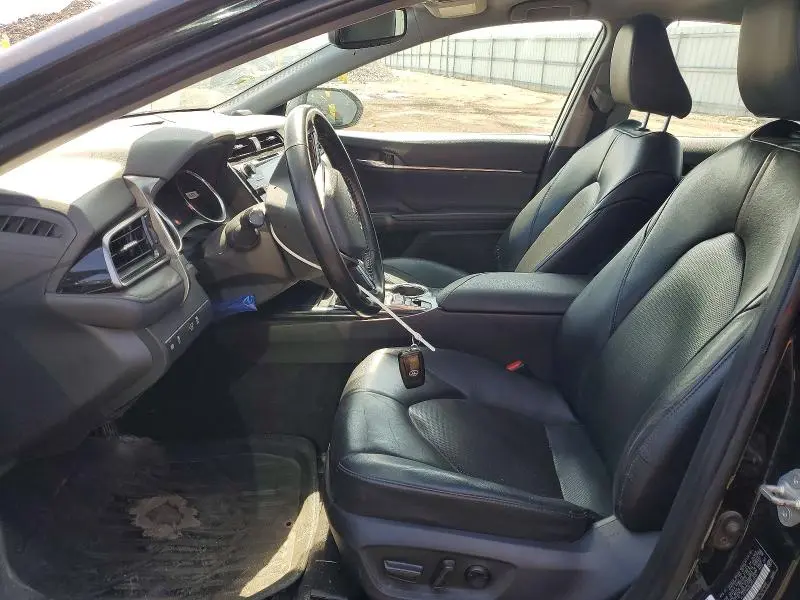 2020 TOYOTA CAMRY XLE  