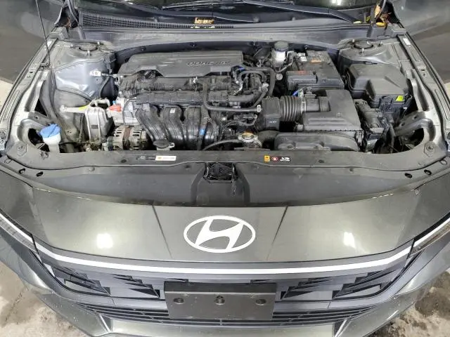 2024 HYUNDAI ELANTRA SE  