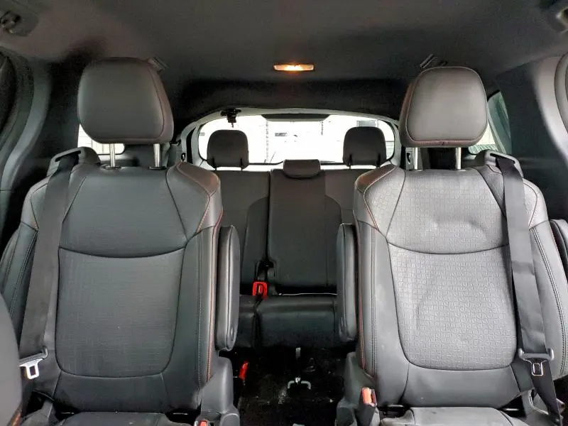 2022 TOYOTA SIENNA XSE  