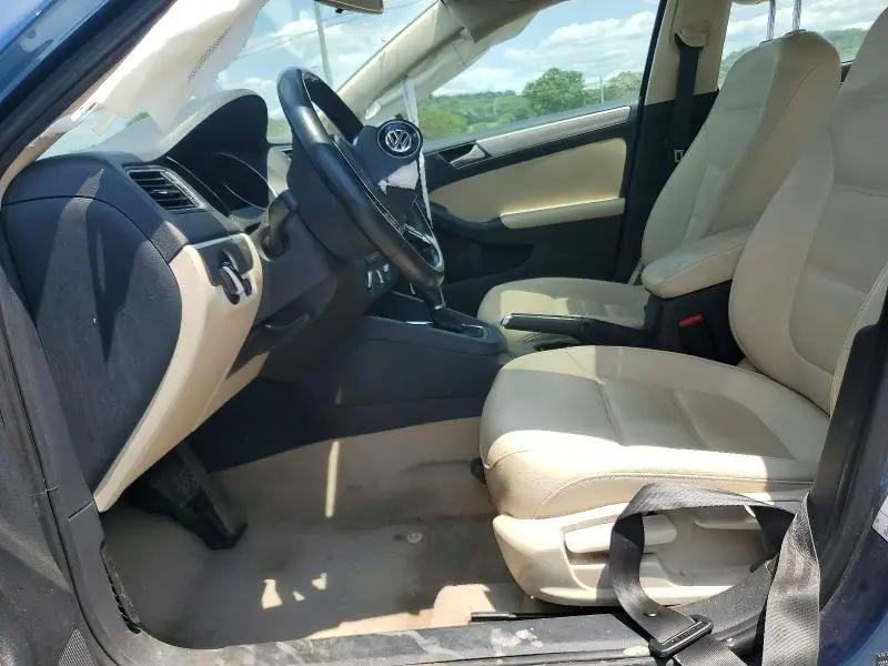 2016 VOLKSWAGEN JETTA SE  