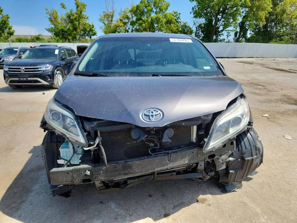 2017 TOYOTA SIENNA LIMITED PREMIUM 7-PASSENGER  