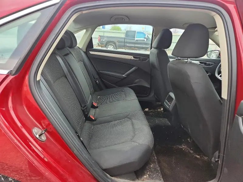 2016 VOLKSWAGEN PASSAT   