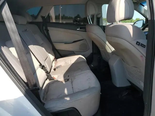 2018 HYUNDAI TUCSON SE  