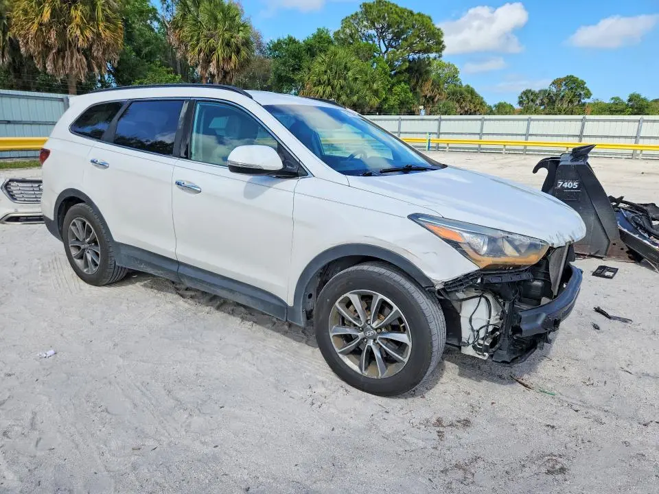 2017 HYUNDAI SANTA FE SE  