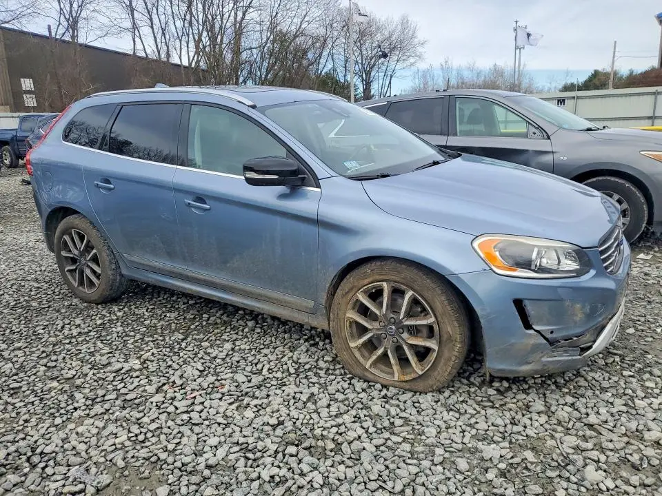 2017 VOLVO XC60 T6 DYNAMIC  