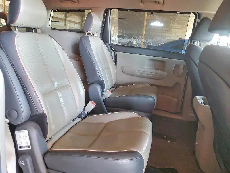 2017 KIA SEDONA LX  