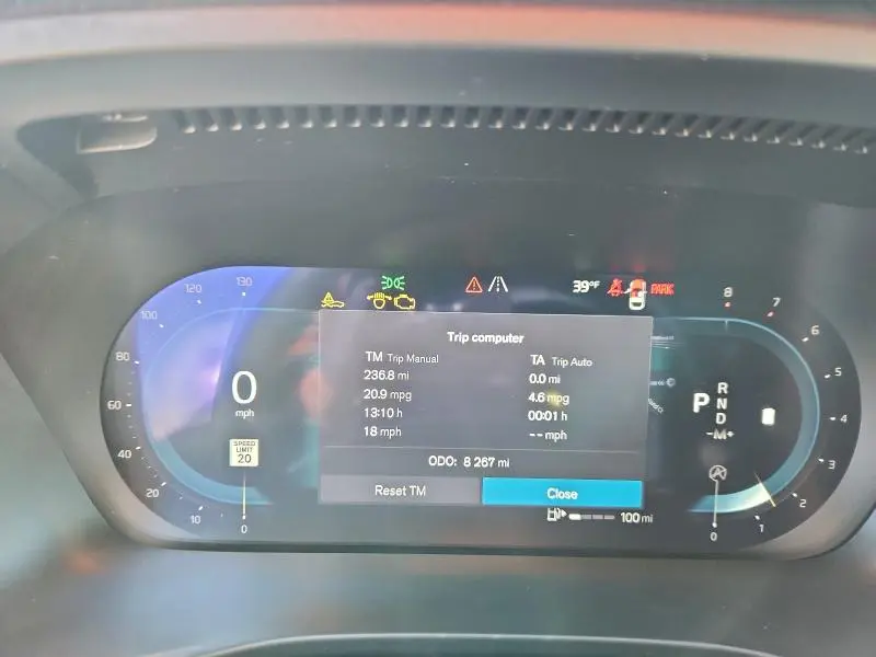 2023 VOLVO XC40 PLUS  