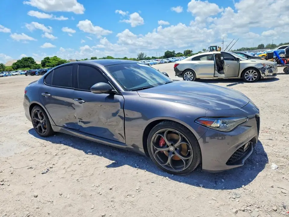 2020 ALFA ROMEO GIULIA TI  