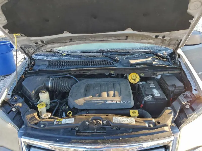 2013 CHRYSLER TOWN & COUNTRY TOURING  