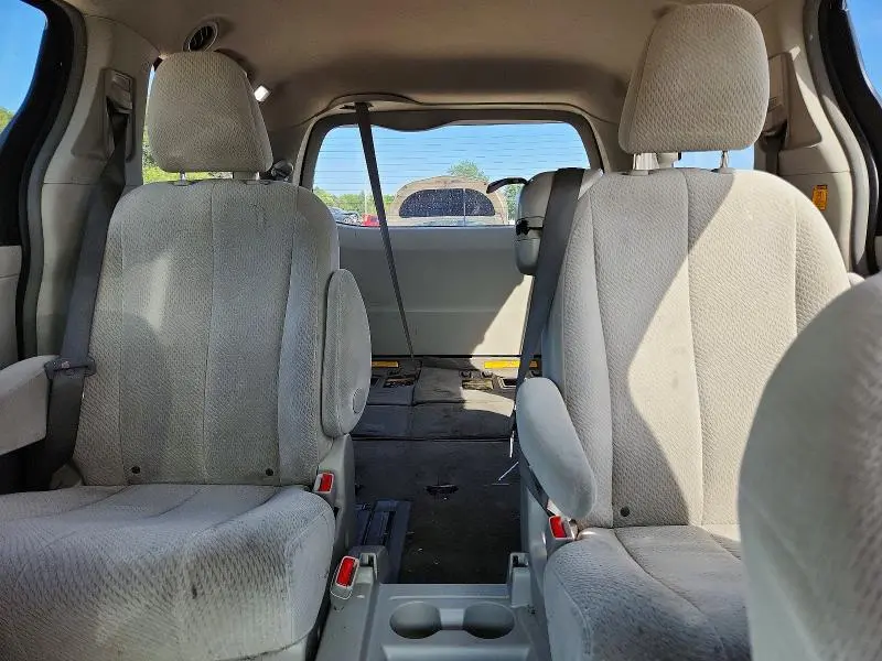 2011 TOYOTA SIENNA LE  