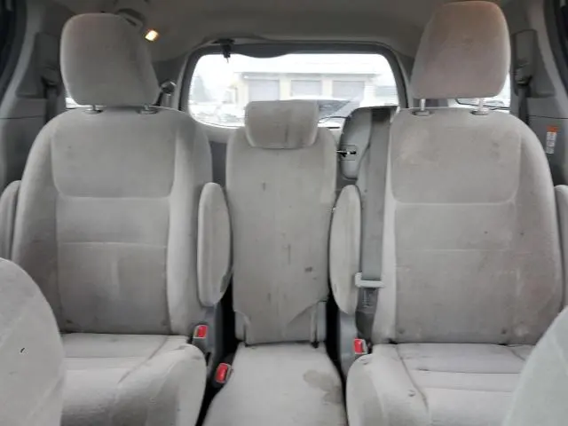 2017 TOYOTA SIENNA LE  