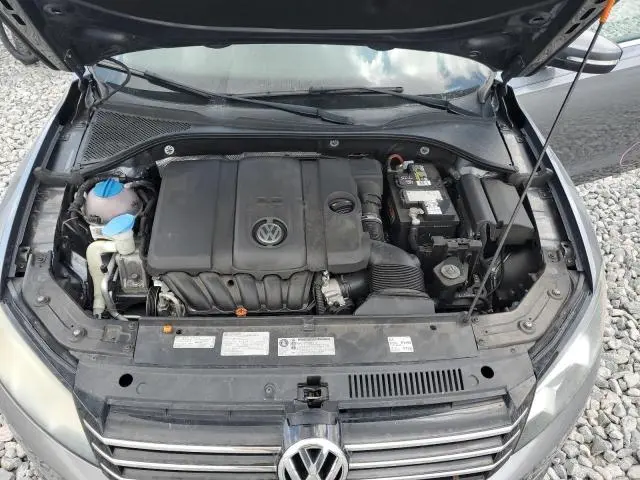 2013 VOLKSWAGEN PASSAT SE  