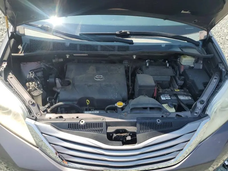 2015 TOYOTA SIENNA XLE 8-PASSENGER  