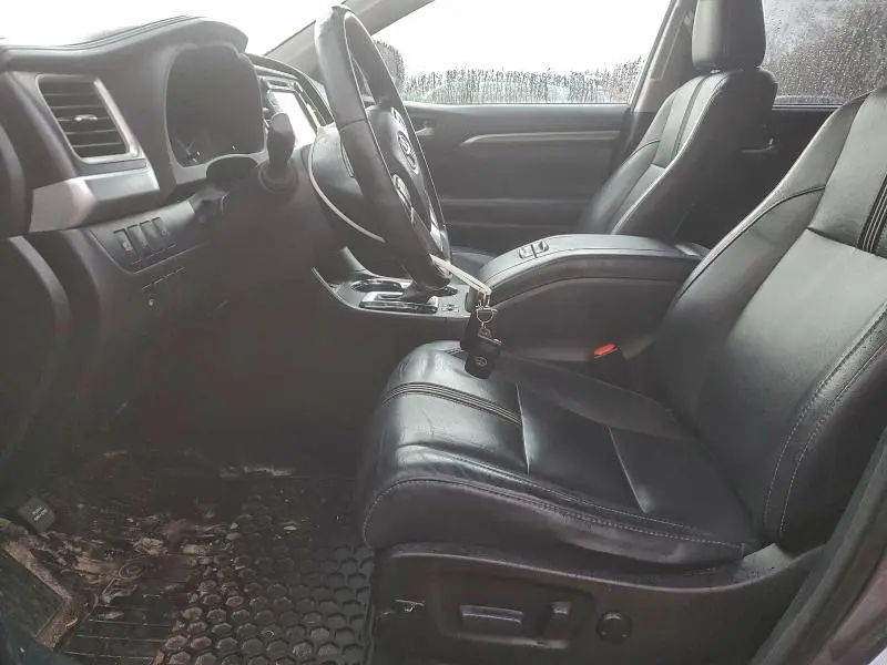 2018 TOYOTA HIGHLANDER SE  