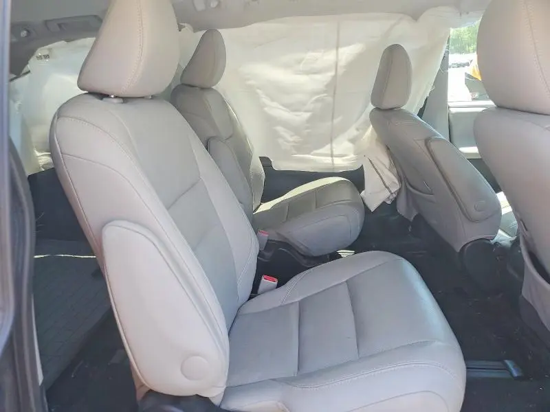 2015 TOYOTA SIENNA LIMITED PREMIUM 7-PASSENGER  