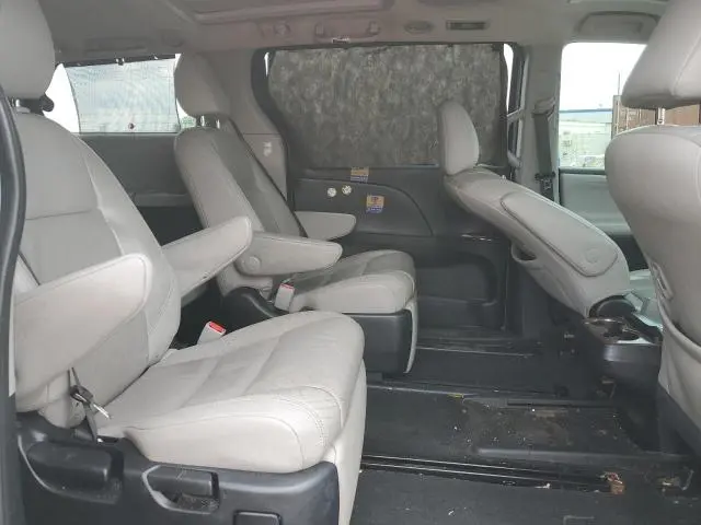 2015 TOYOTA SIENNA XLE  