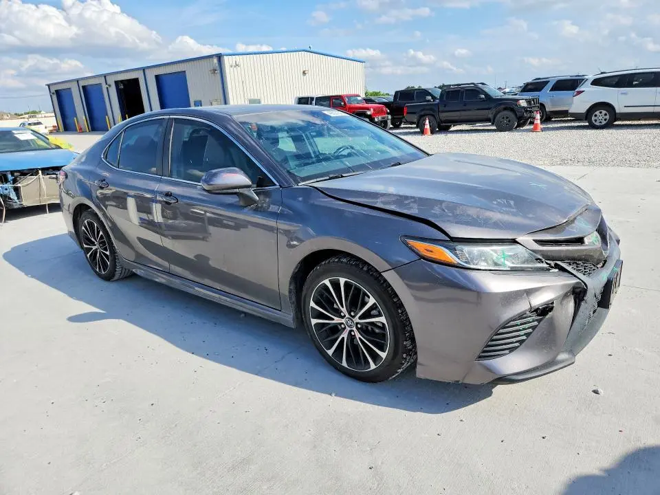 2018 TOYOTA CAMRY SE  