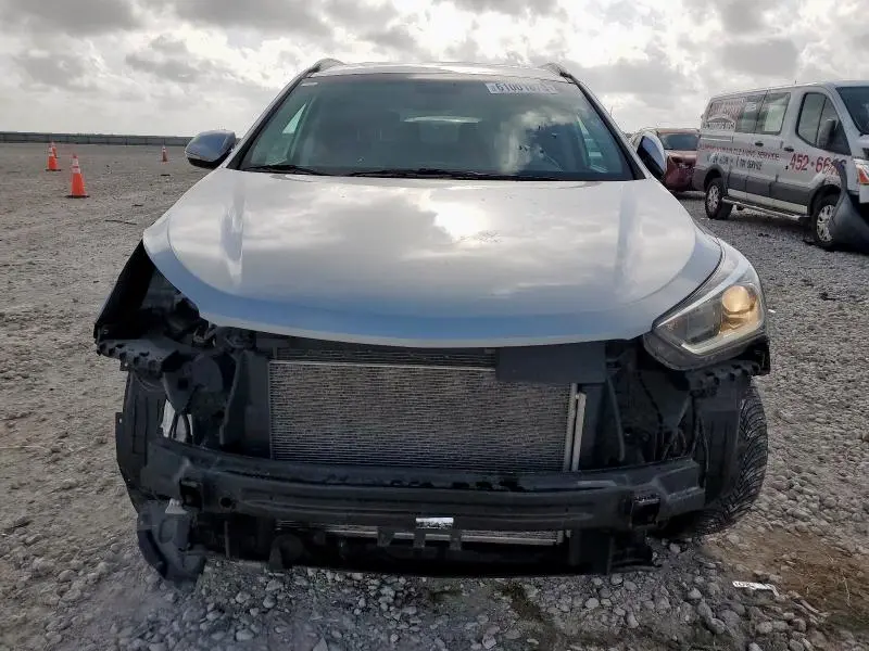 2018 HYUNDAI SANTA FE SE  