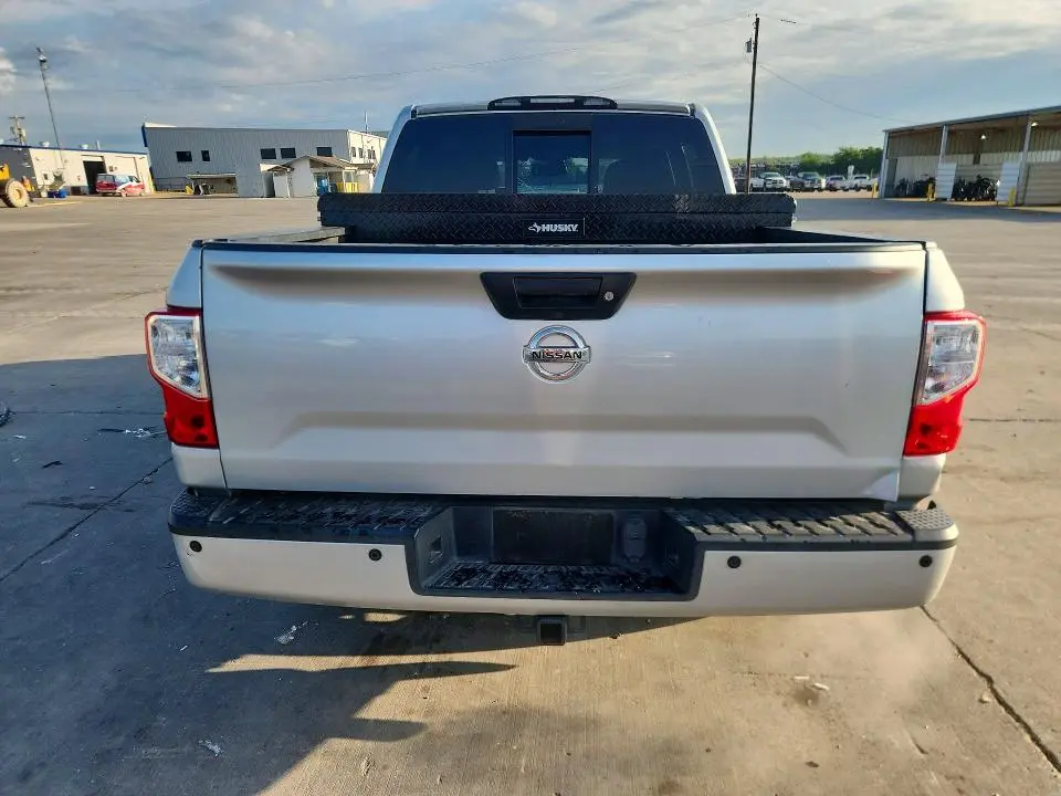 2018 NISSAN TITAN SV  