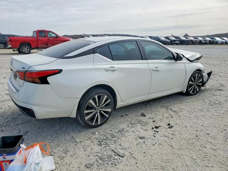 2022 NISSAN ALTIMA SR  