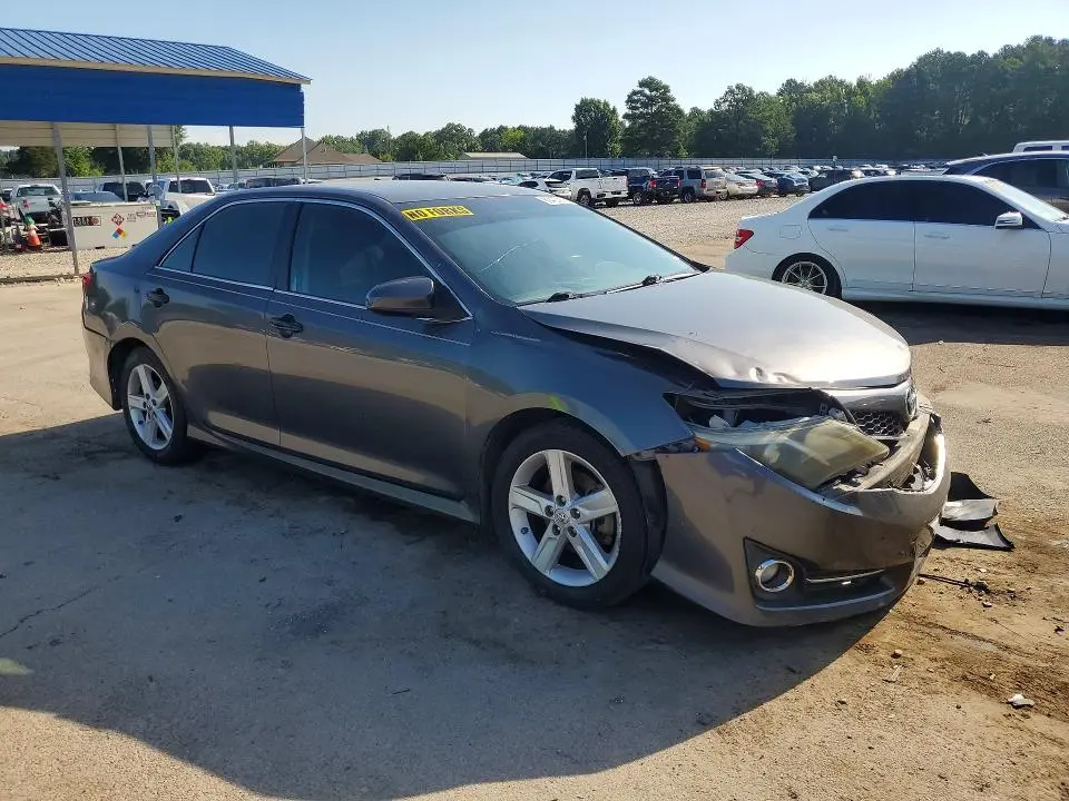 2014 TOYOTA CAMRY SE  