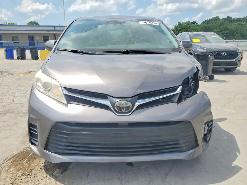 2020 TOYOTA SIENNA LE  