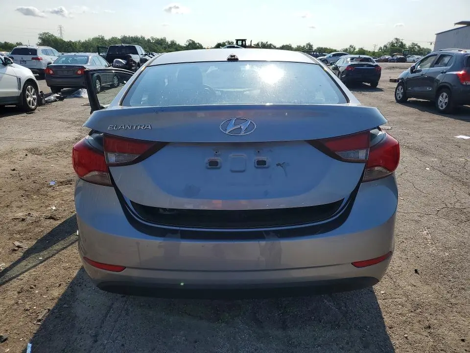 2016 HYUNDAI ELANTRA SE  