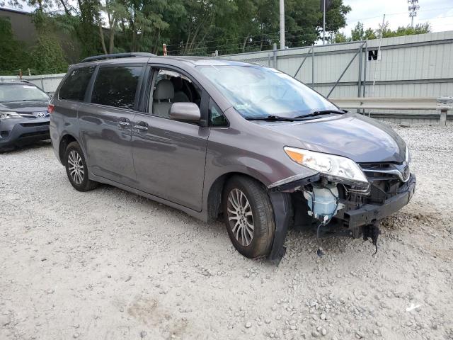 2020 TOYOTA SIENNA XLE