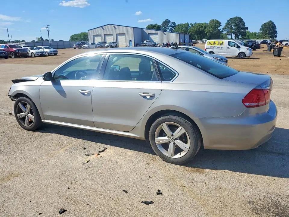 2013 VOLKSWAGEN PASSAT SE  