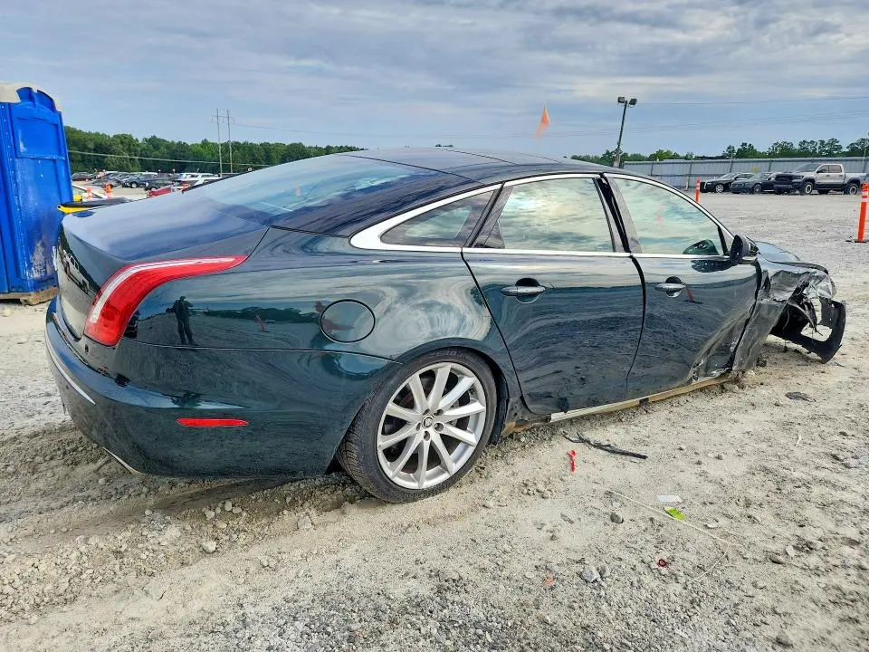 2011 JAGUAR XJ   