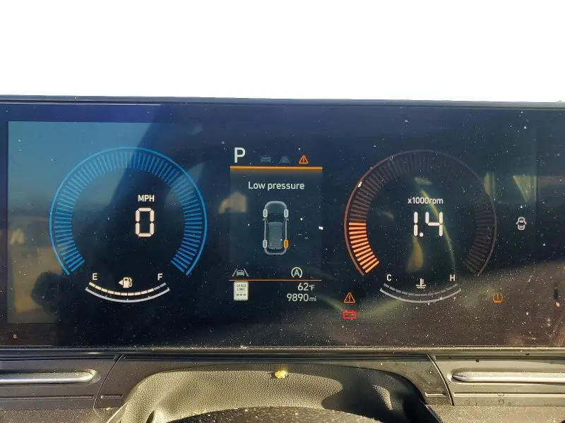 2025 HYUNDAI KONA SE  