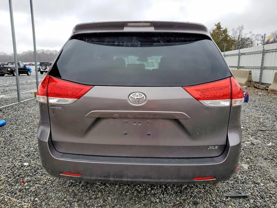 2011 TOYOTA SIENNA XLE 8-PASSENGER  
