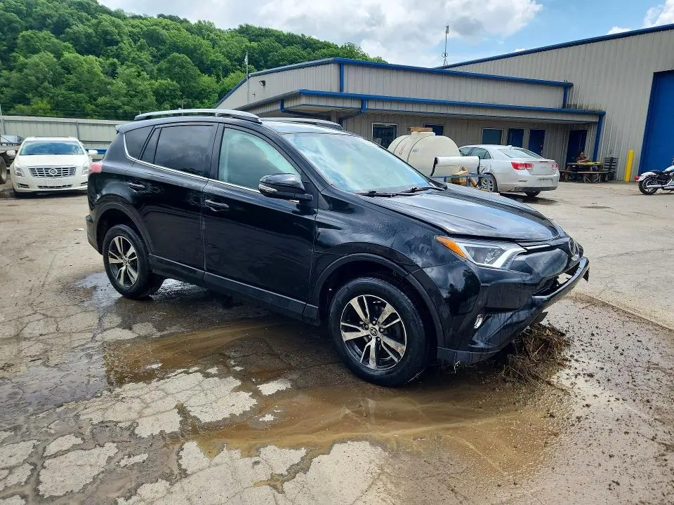 2018 TOYOTA RAV4 XLE  