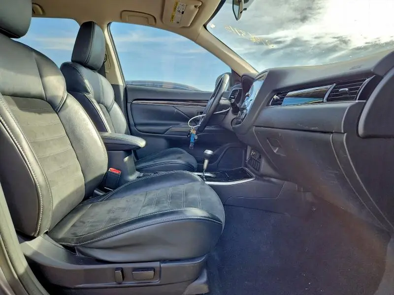 2019 MITSUBISHI OUTLANDER SE  