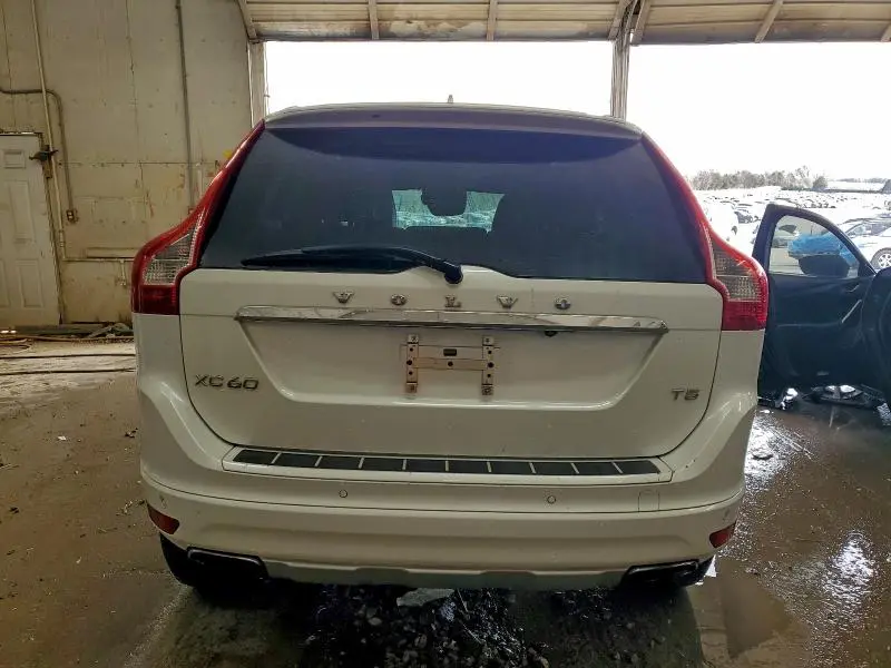 2016 VOLVO XC60 T5 PLATINUM  