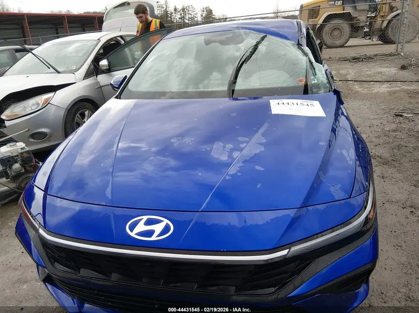 2025 HYUNDAI ELANTRA SE